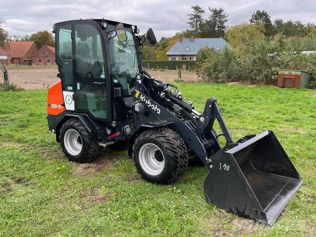 Kubota RT220-2e لوادر بعجل