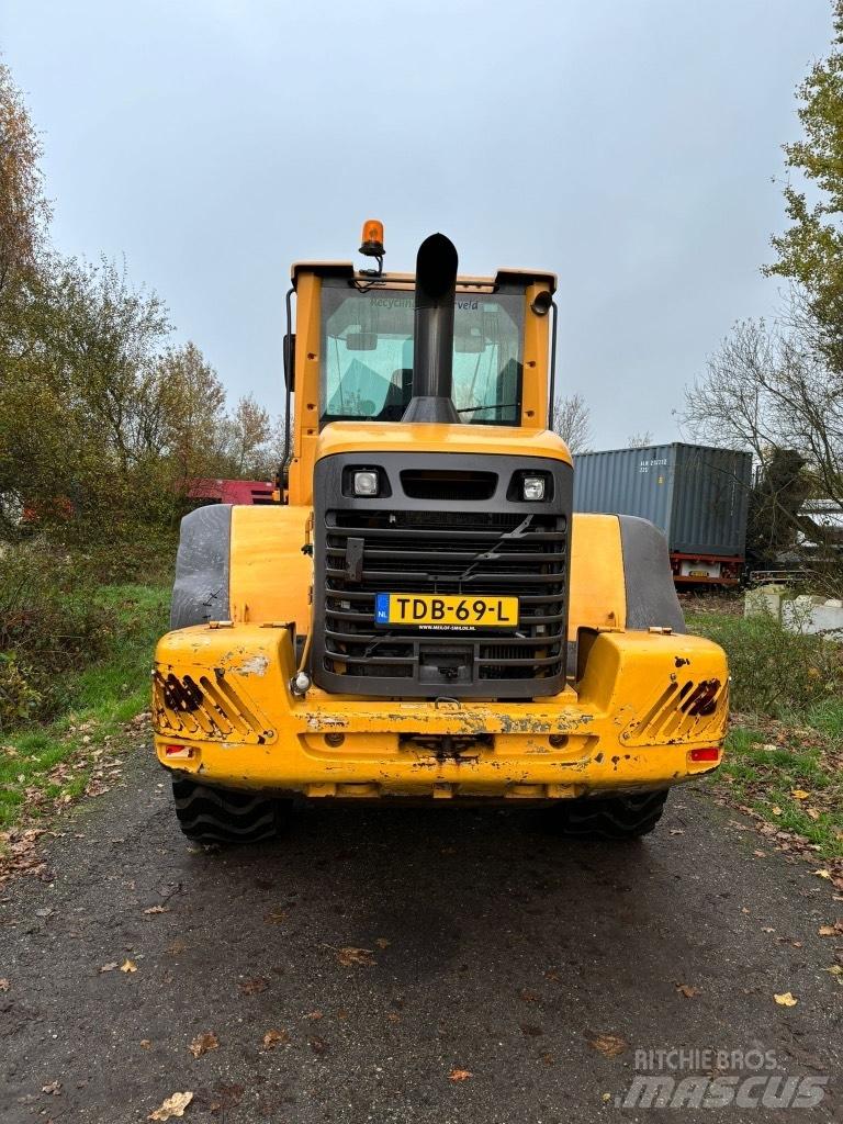 Volvo L 90 F لوادر بعجل