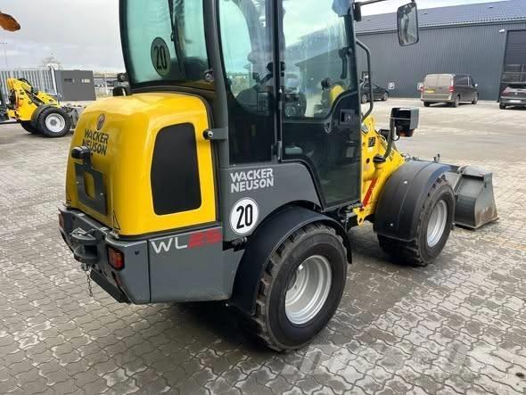 Wacker Neuson WL 25 لوادر بعجل