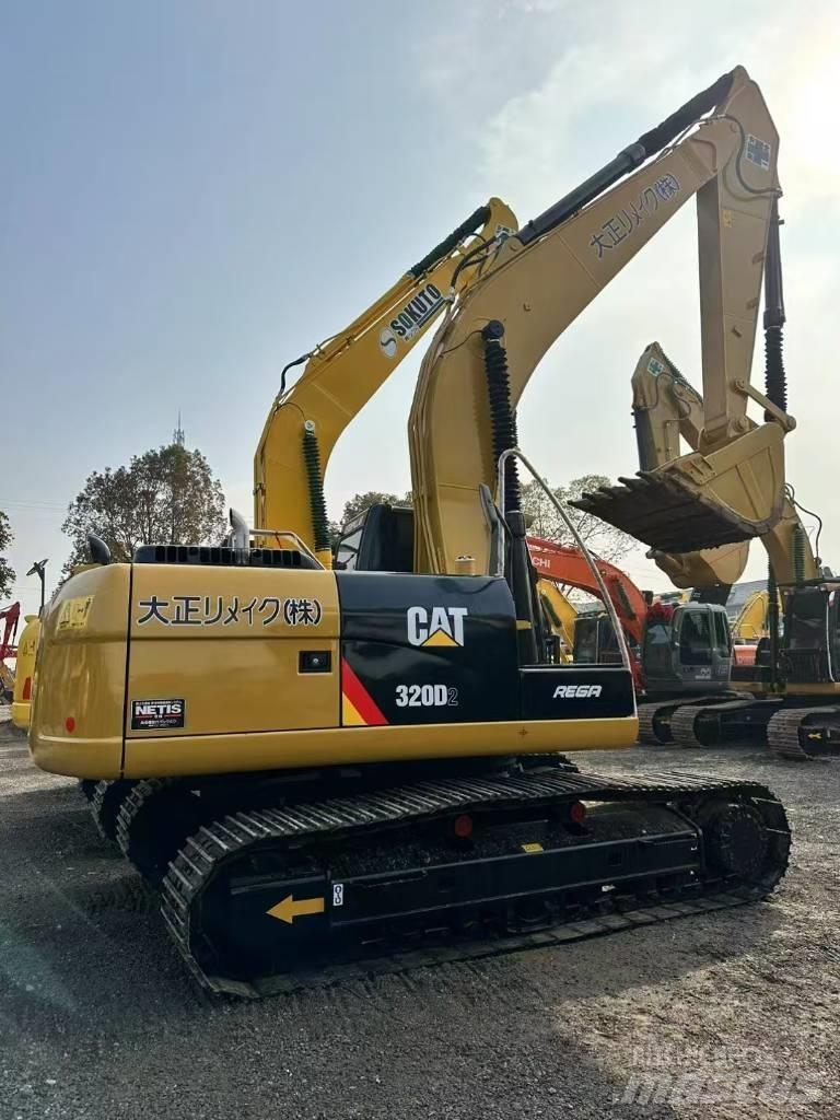 CAT 320 D حفارات زحافة