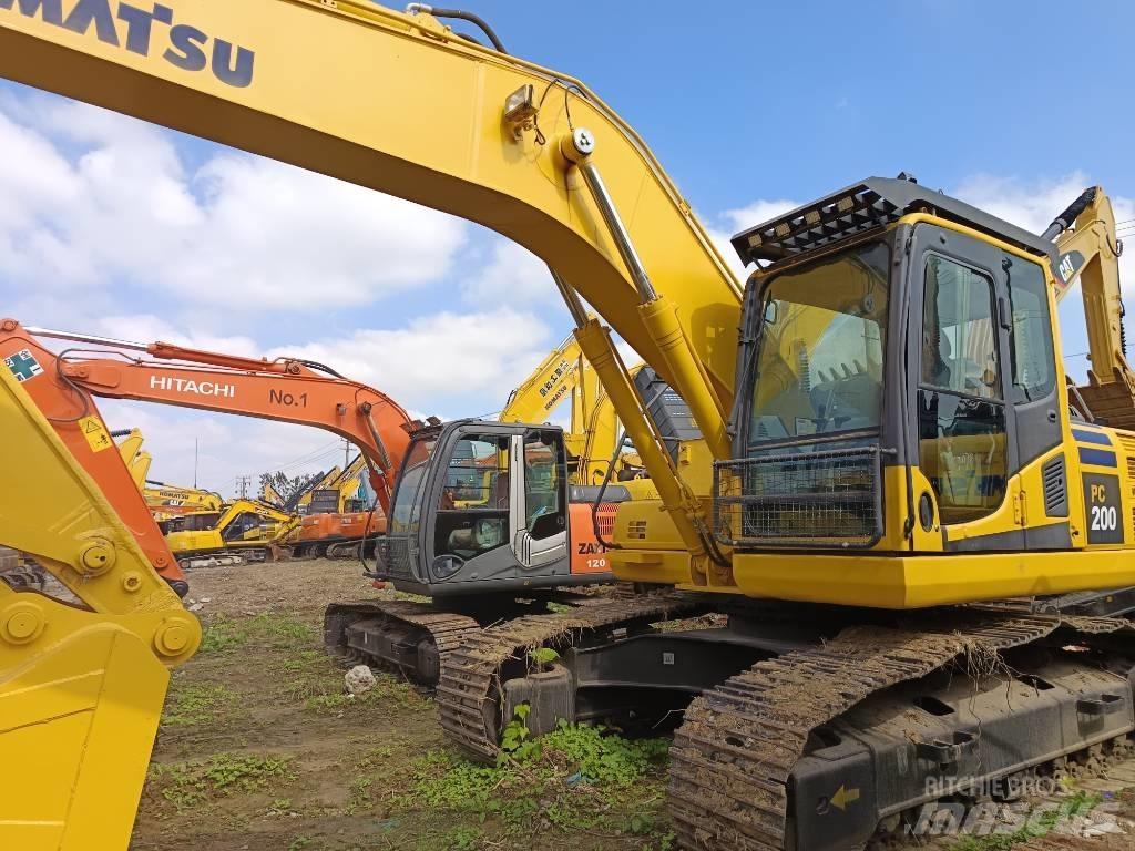 Komatsu PC 200-8 حفارات زحافة