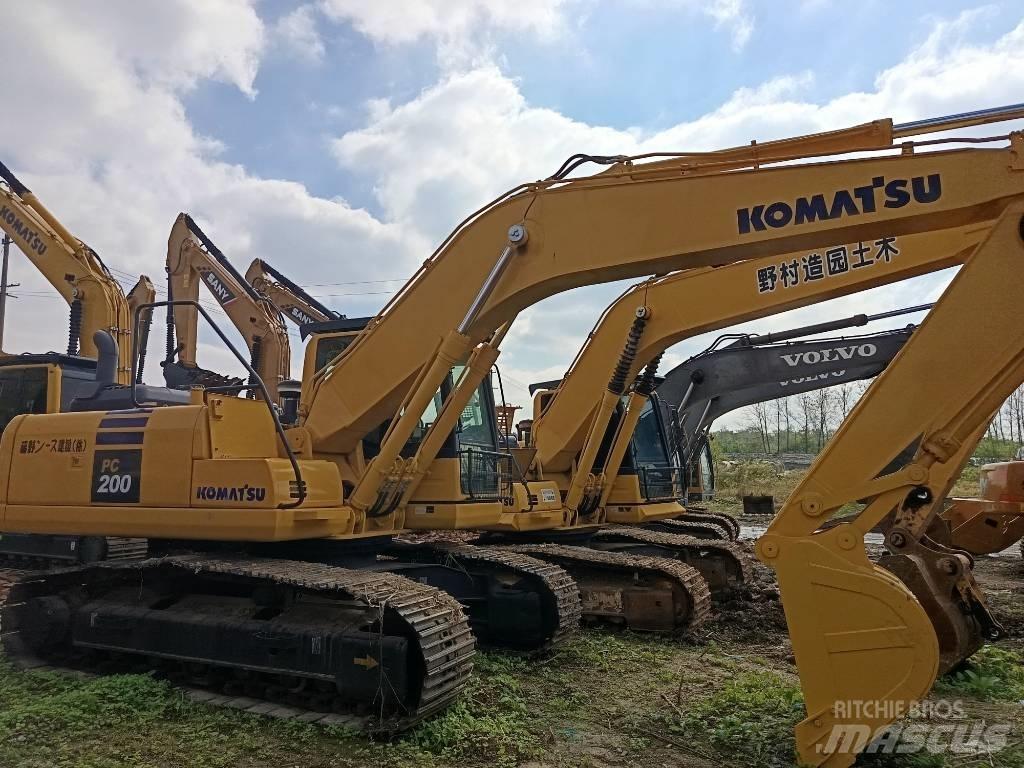 Komatsu PC 200-8 حفارات زحافة