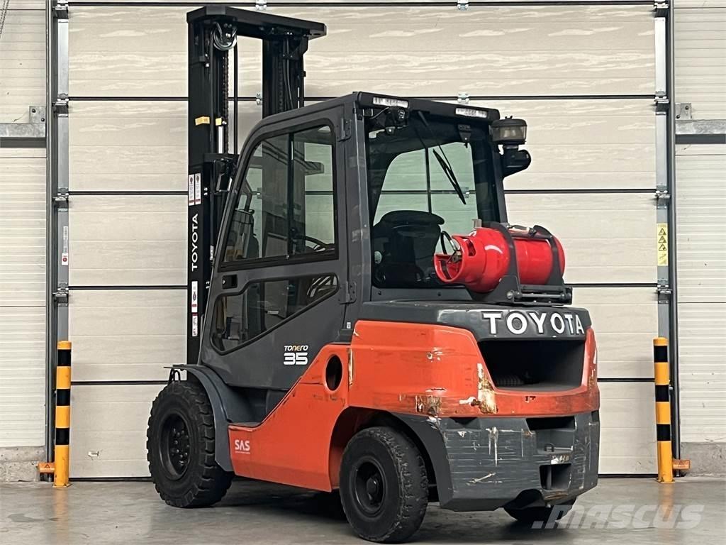 Toyota 8FGJF35 شاحنات LPG