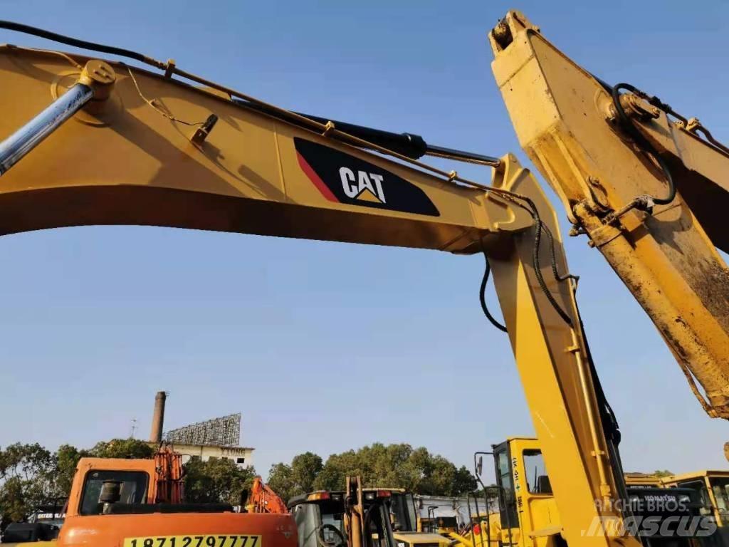 CAT 330 D حفارات زحافة