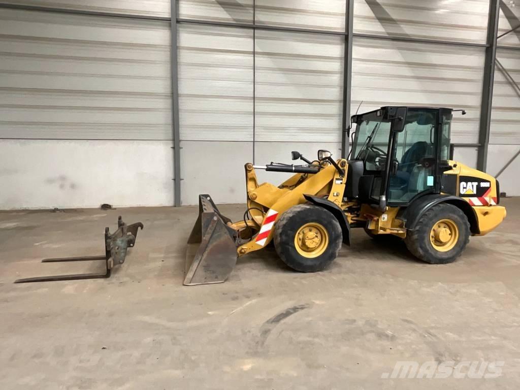 CAT 906 H لوادر بعجل