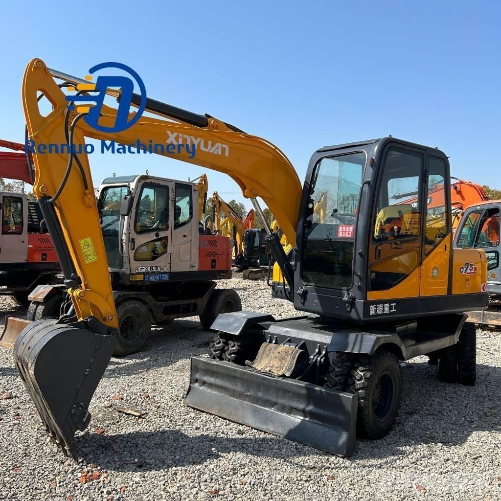 Xinyuan C75W حفارات بعجل