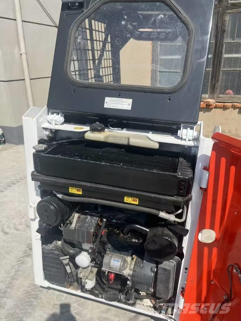 Bobcat S 70 لوادر انزلاقية التوجيه