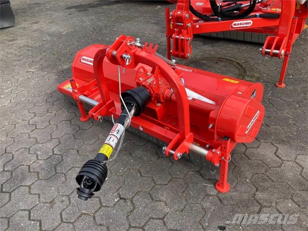 Maschio Barbi 180 ماكينات أخرى لتجهيز الأراضي