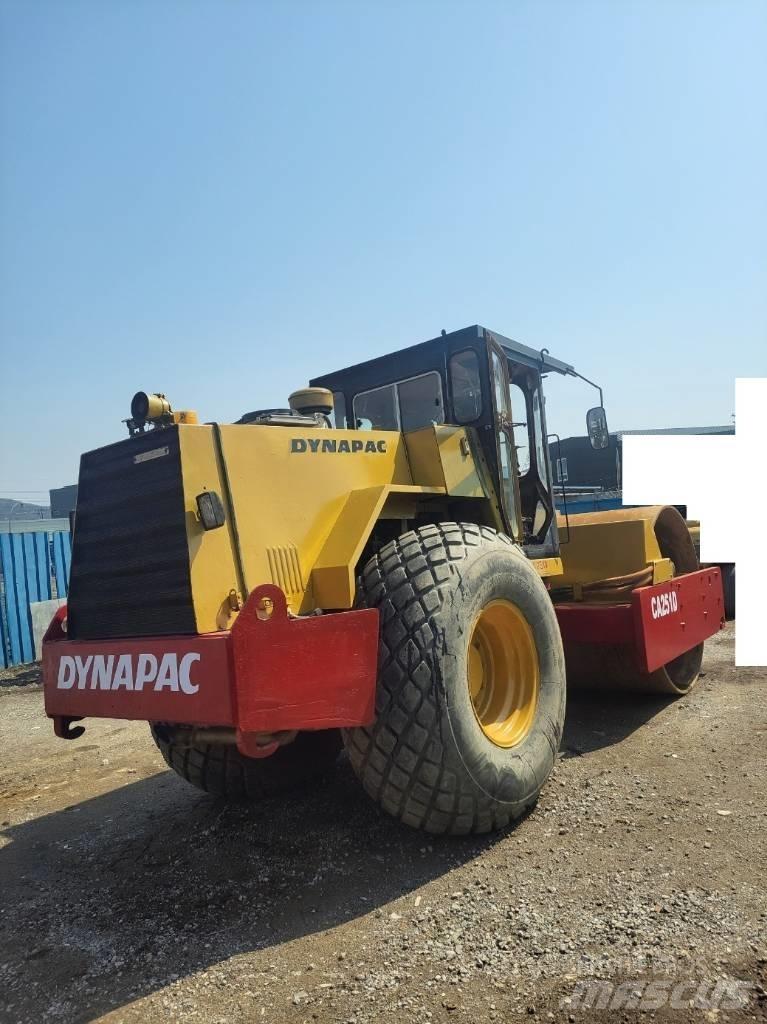 Dynapac CA 251 D مداحل أحادية الأسطوانة