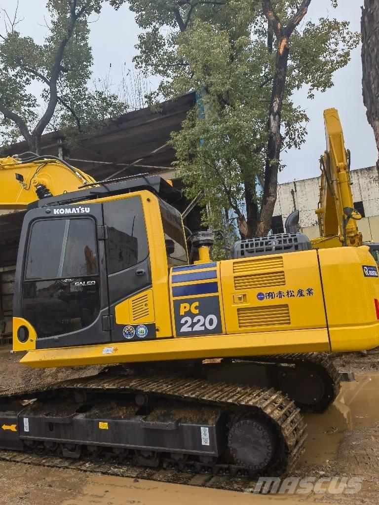 Komatsu PC 220-8 حفارات زحافة