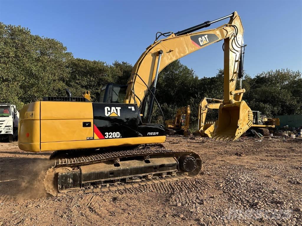 CAT 320D حفارات زحافة