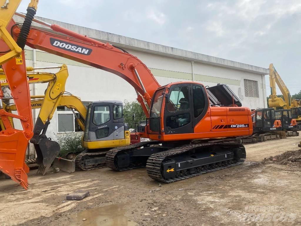 Doosan DX225LC حفارات زحافة