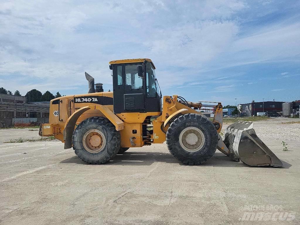 Hyundai HL 740-7 A لوادر بعجل