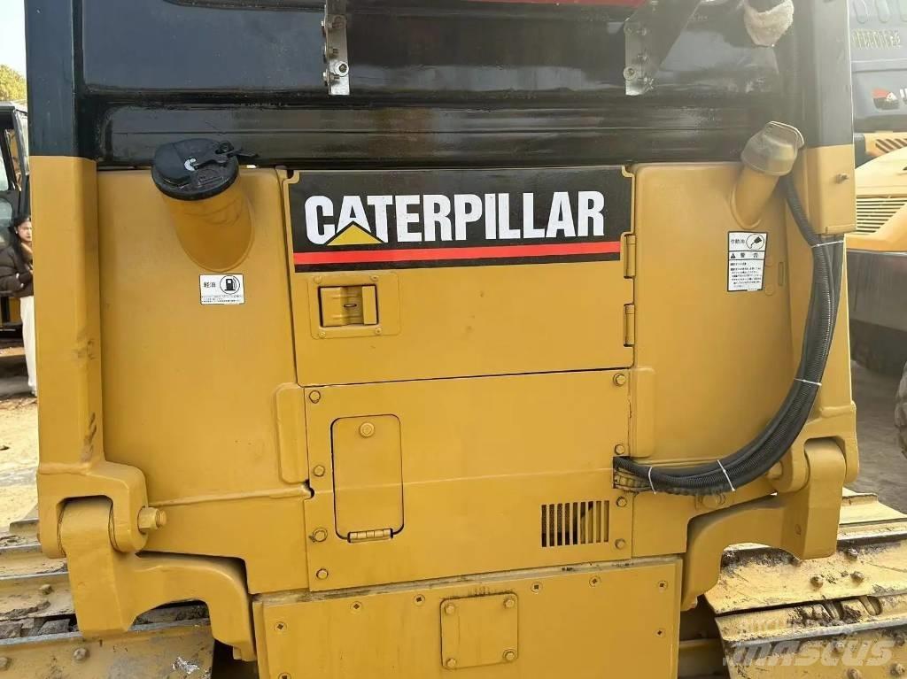 CAT D 5 C بلدوزرات مجنزرة