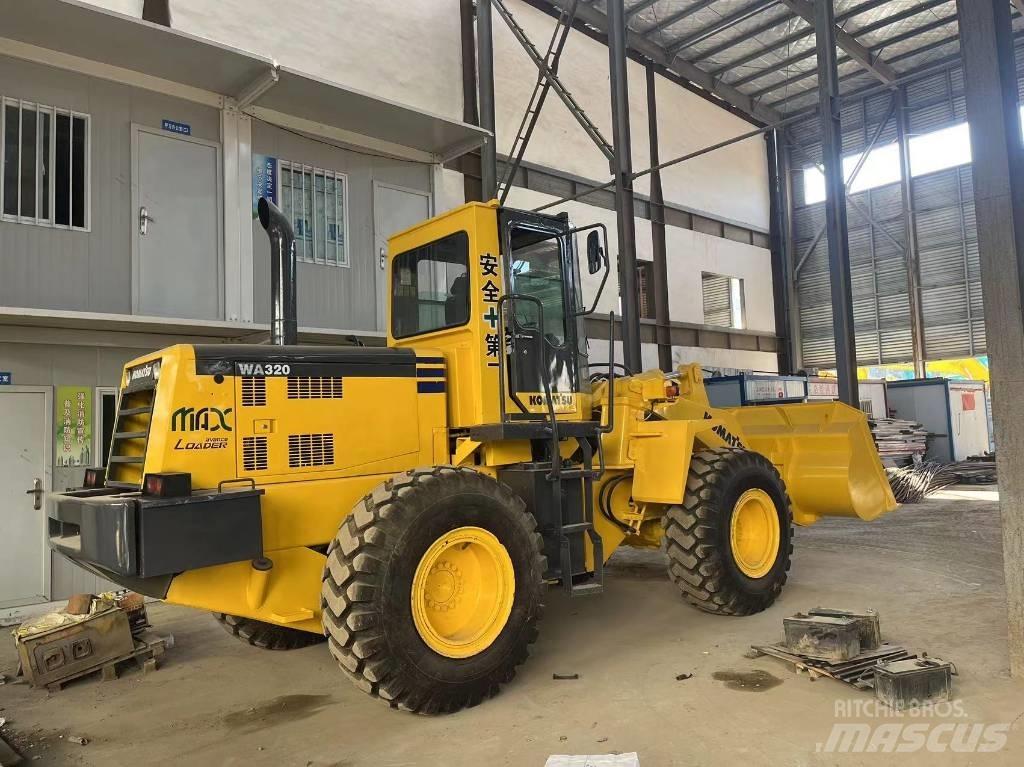 Komatsu WA 320-3 لوادر بعجل