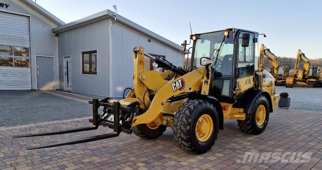 CAT 906 M لوادر بعجل