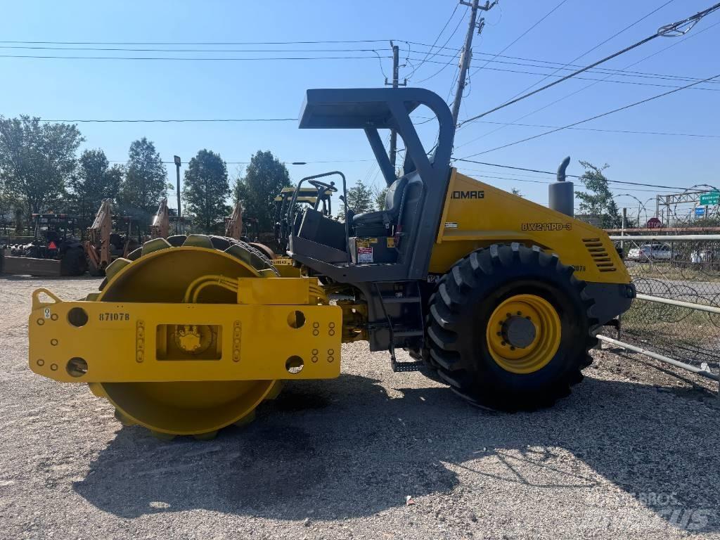 Bomag BW 211 P D-3 مداحل أحادية الأسطوانة