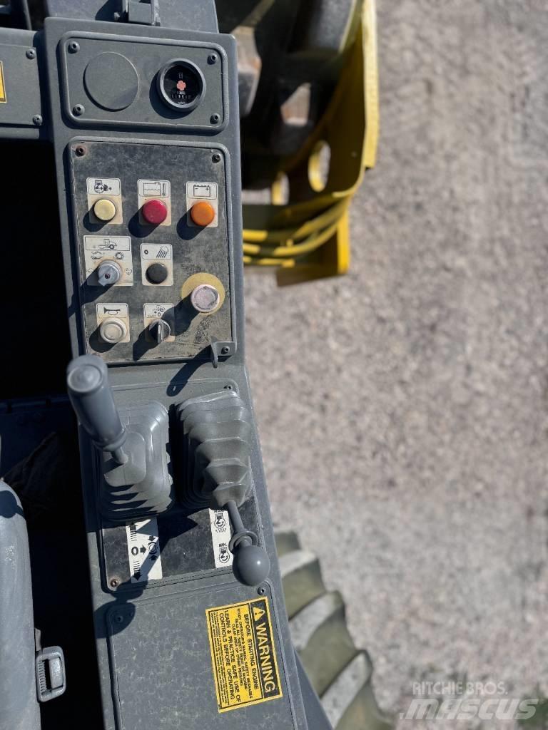 Bomag BW 211 P D-3 مداحل أحادية الأسطوانة