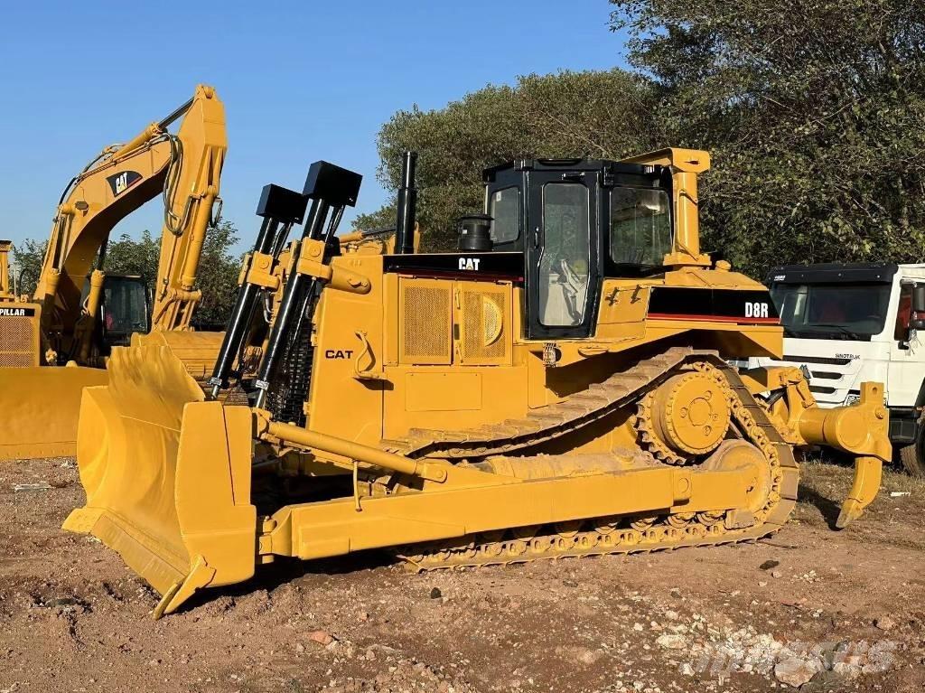 CAT D8R بلدوزرات مجنزرة