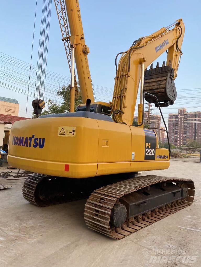 Komatsu PC 220 حفارات زحافة