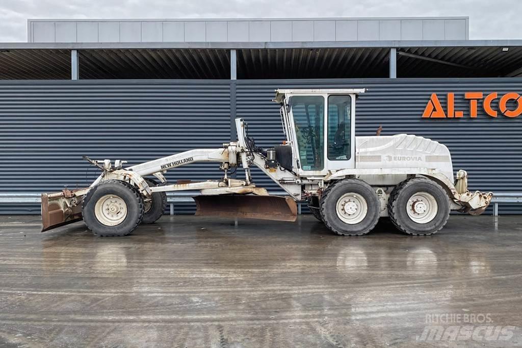 New Holland F156.6 معدات تمهيد الطرق