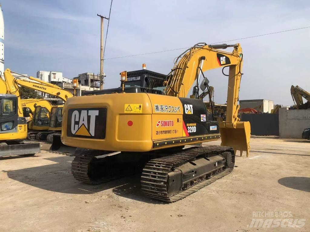 CAT 320 D حفارات زحافة