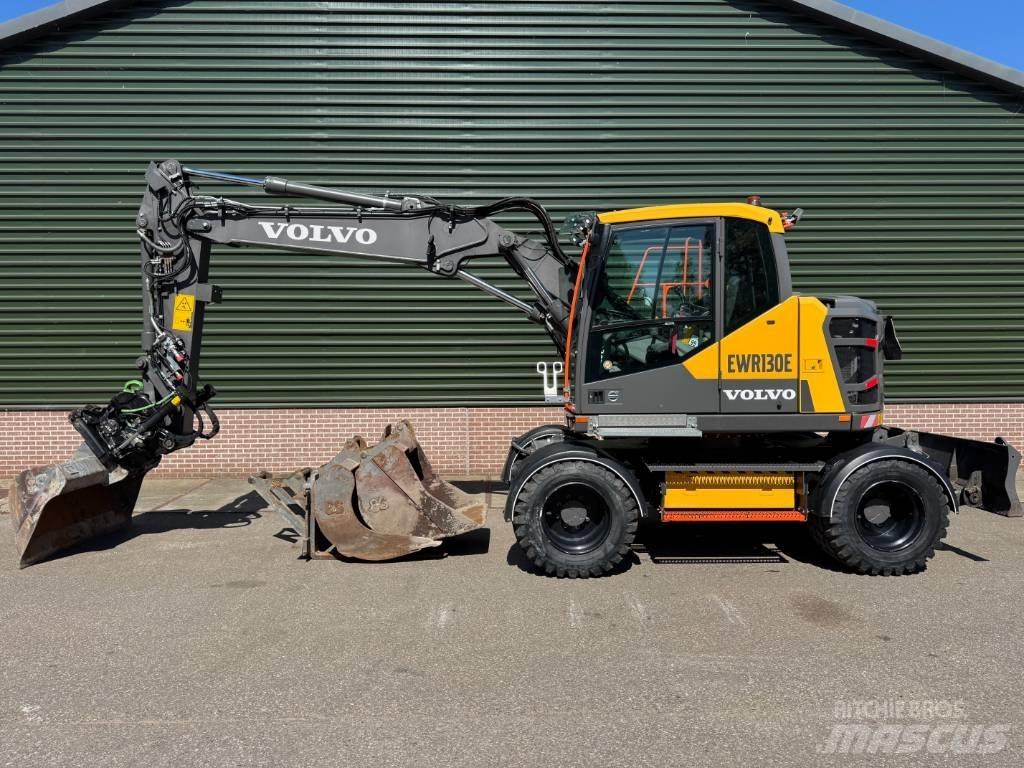 Volvo EWR 130 E لوادر بعجل