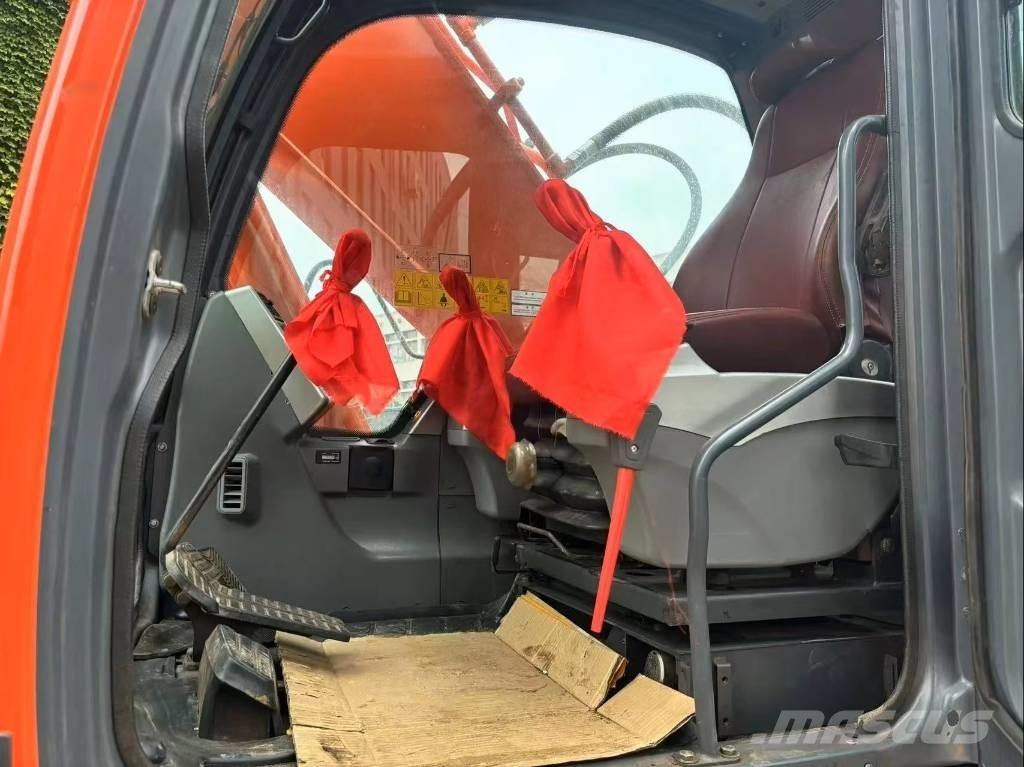 Doosan DX 225 LC حفارات زحافة