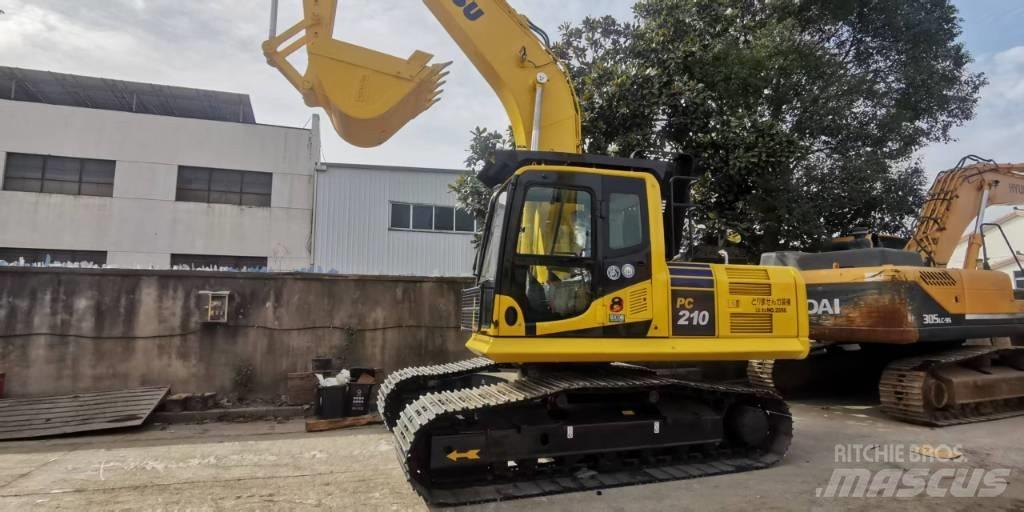 Komatsu PC 210-8 حفارات زحافة