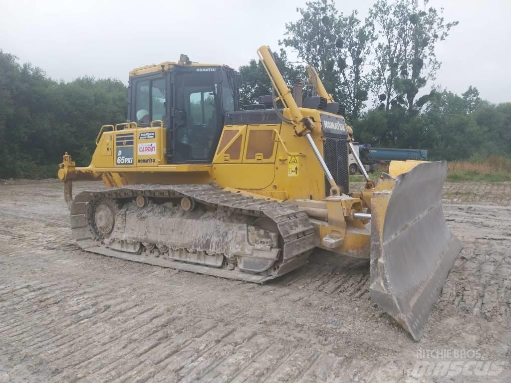 Komatsu D65PXi-18 بلدوزرات مجنزرة