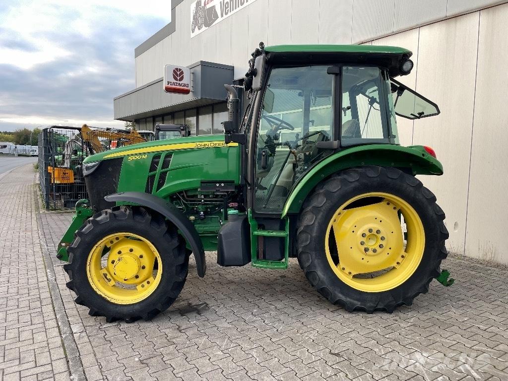 John Deere 5100 M الجرارات