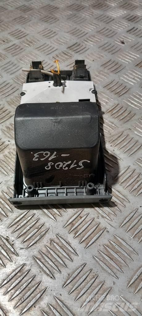 Scania 94 D.    1110904 كابينة والداخلية