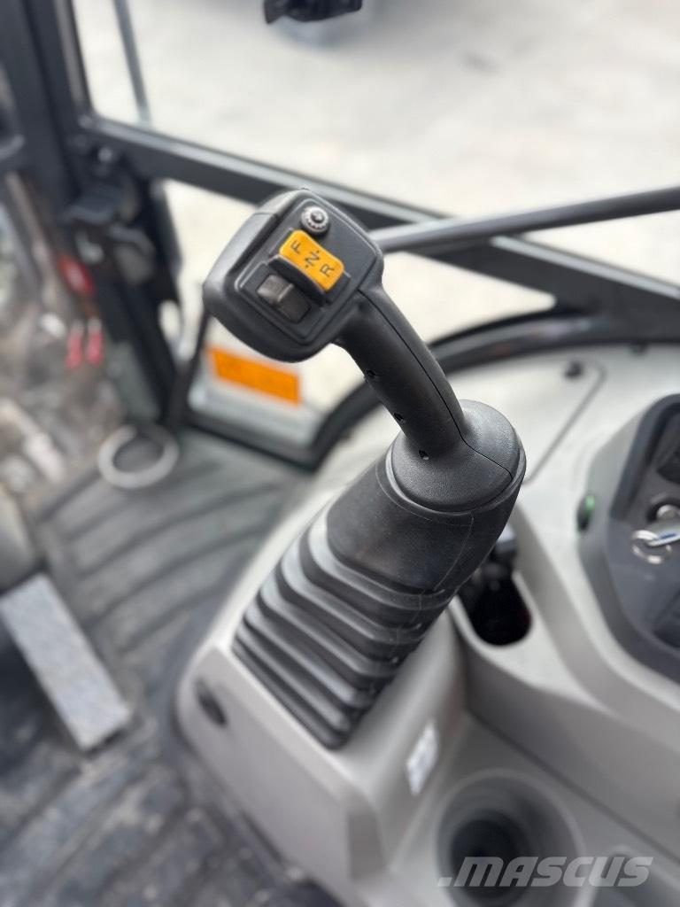 CASE 695 / 218 hours !!! لوادر ذات جرافات عكسية