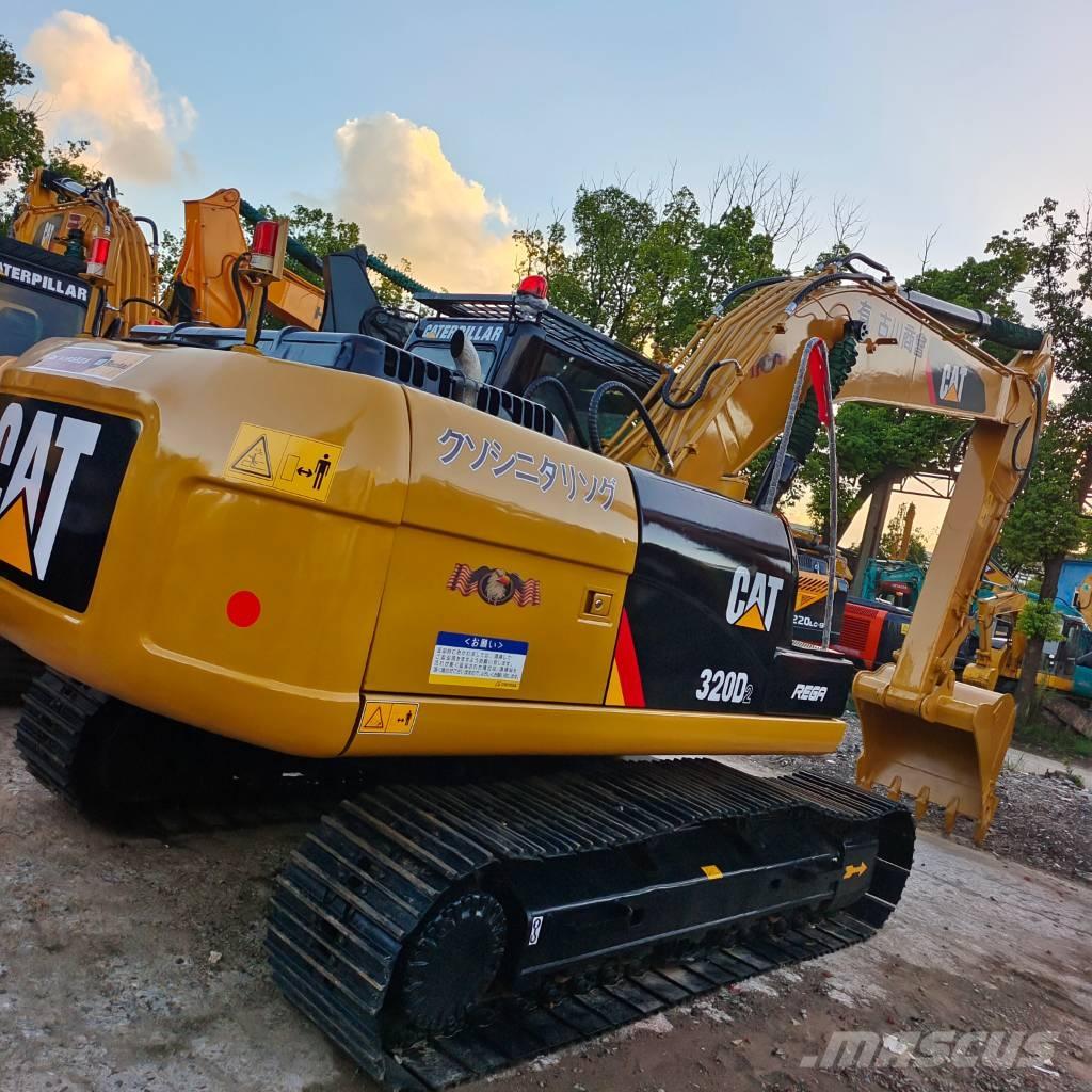 CAT 320 D حفارات زحافة