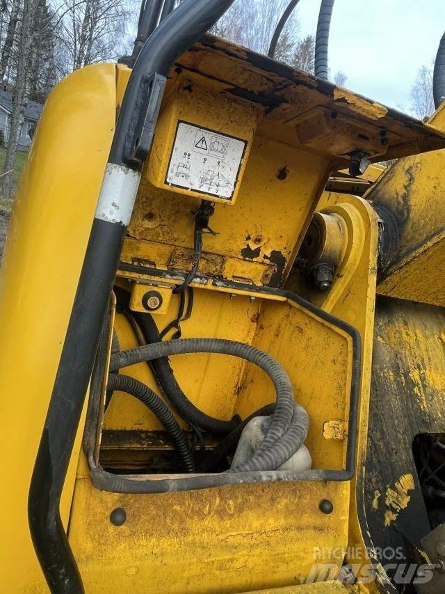JCB JS 200 LC حفارات زحافة