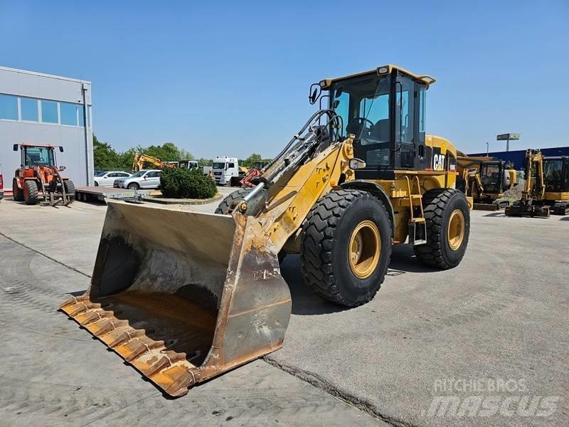CAT 930 G لوادر بعجل