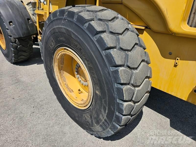 CAT 930 G لوادر بعجل