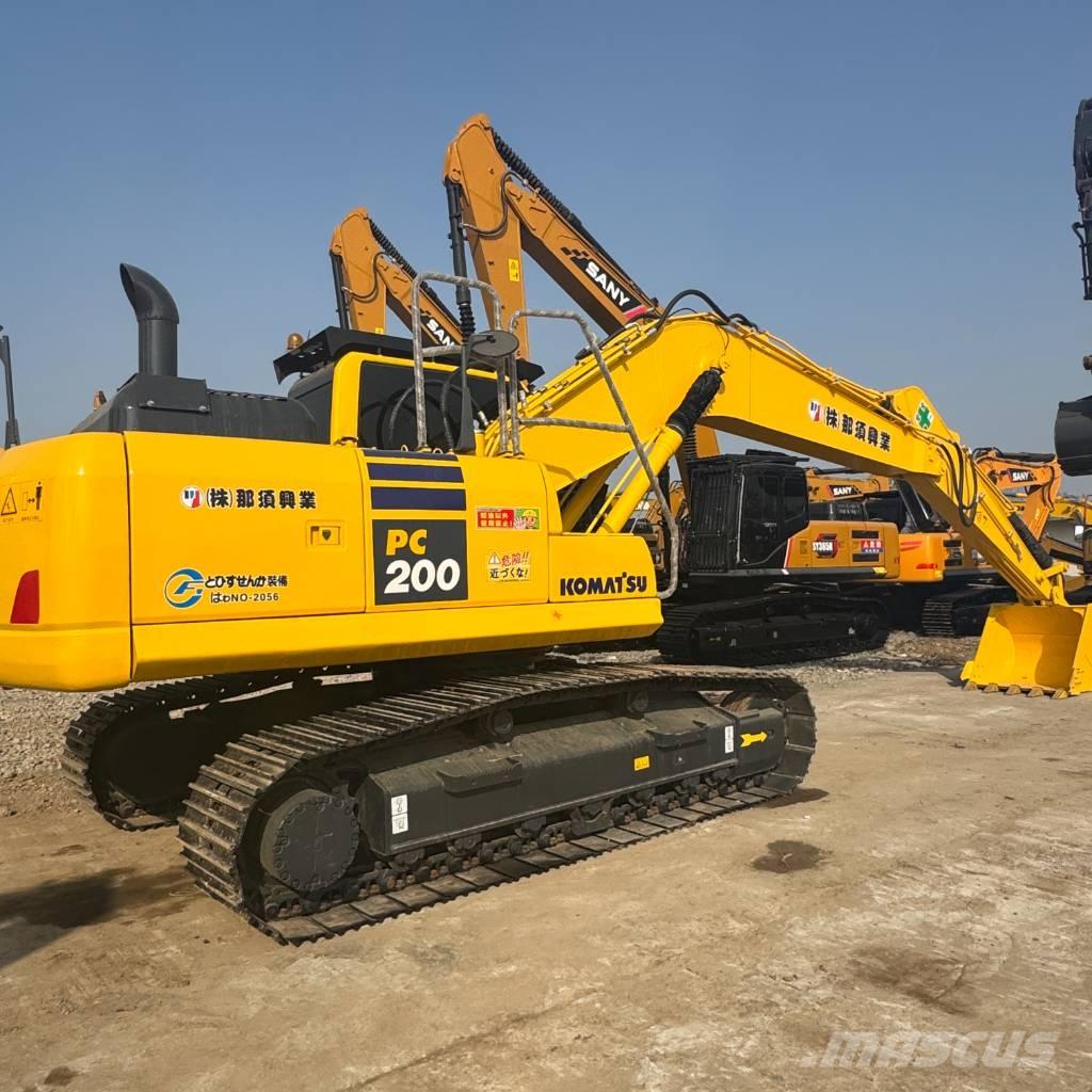 Komatsu PC 200-8 حفارات زحافة