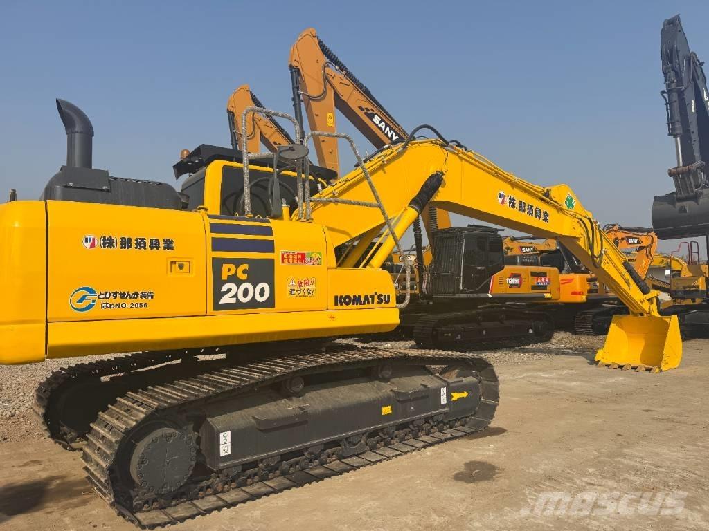 Komatsu PC 200-8 حفارات زحافة