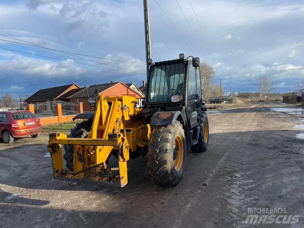 JCB 531-70 مناولات متداخلة