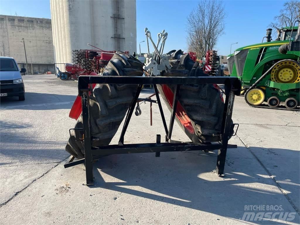 Stomil 20.8 R 38 الإطارات والعجلات والحافات