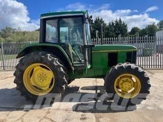 John Deere 6200 الجرارات