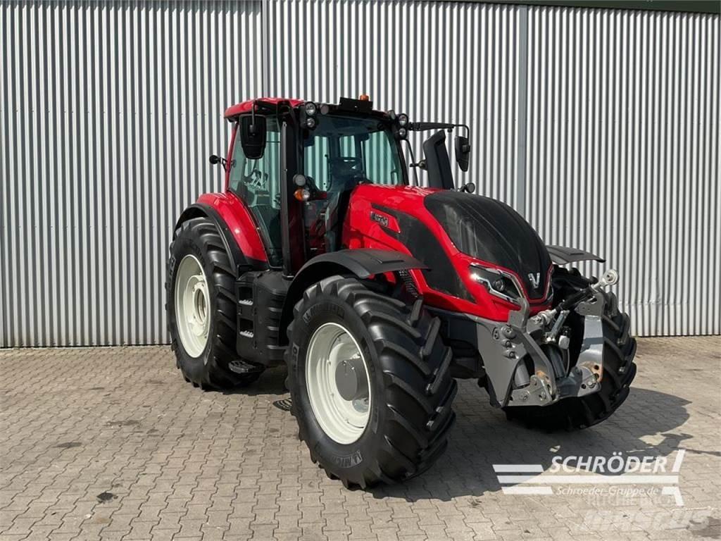 Valtra T 235 A الجرارات