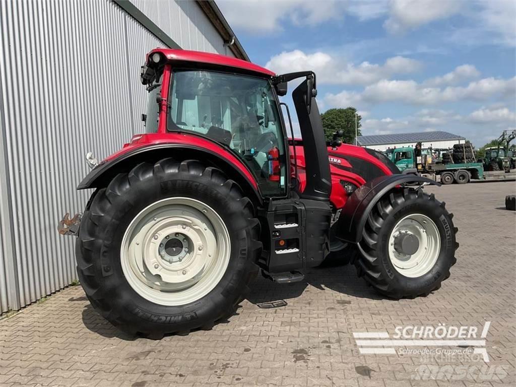 Valtra T 235 A الجرارات