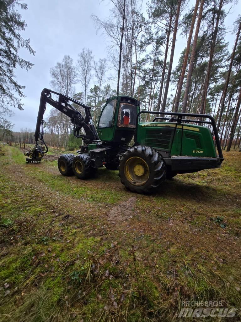John Deere 1170 E حصادات