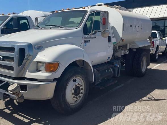 Ford F750 شاحنات ذات صهاريج