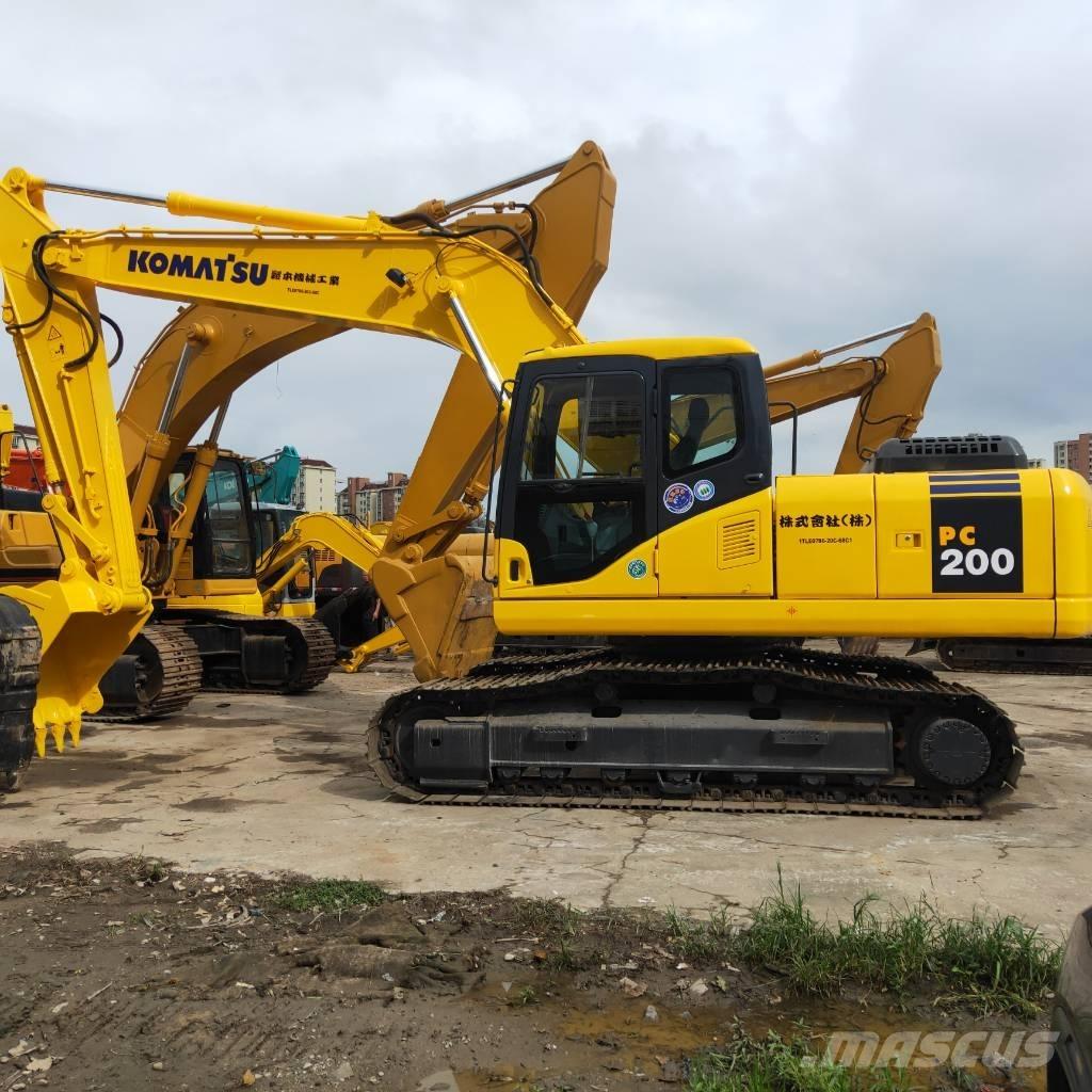 Komatsu PC200-7 حفارات زحافة