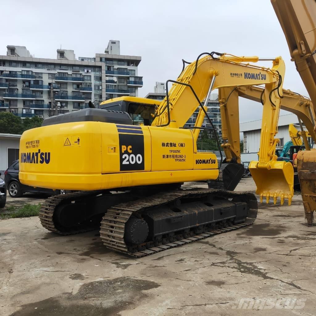 Komatsu PC200-7 حفارات زحافة