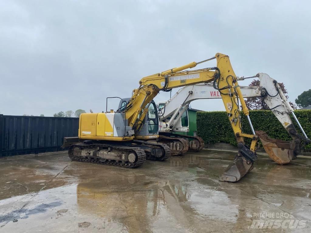New Holland E 145 حفارات زحافة