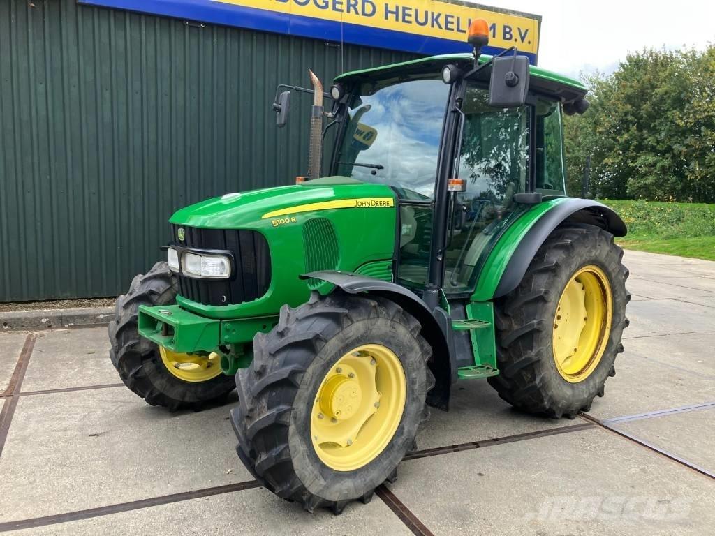 John Deere 5100 R الجرارات